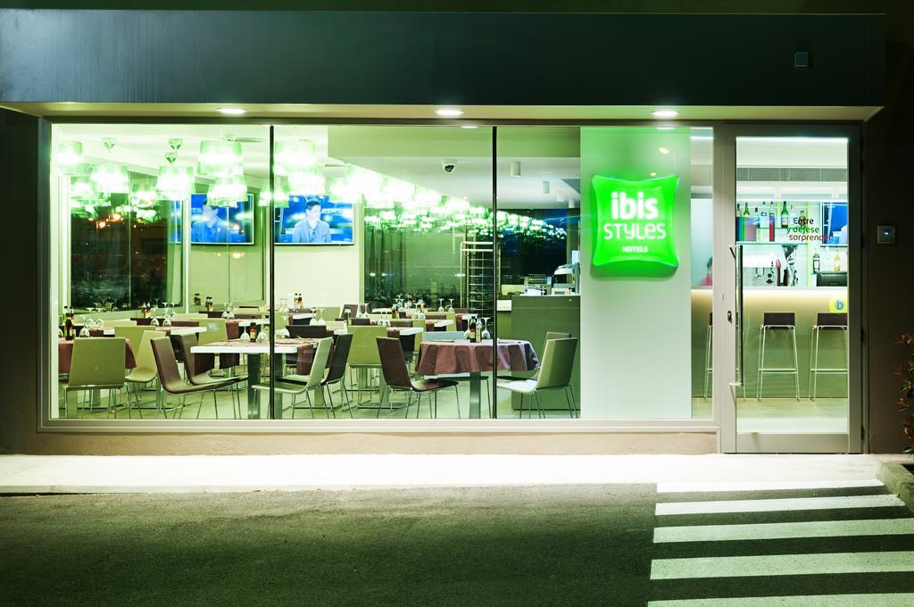 Hotel Ibis Styles Lleida Torrefarrera ภายนอก รูปภาพ