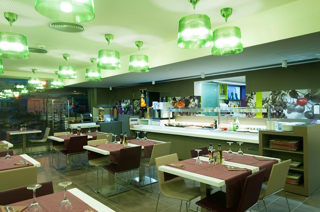 Hotel Ibis Styles Lleida Torrefarrera ภายนอก รูปภาพ