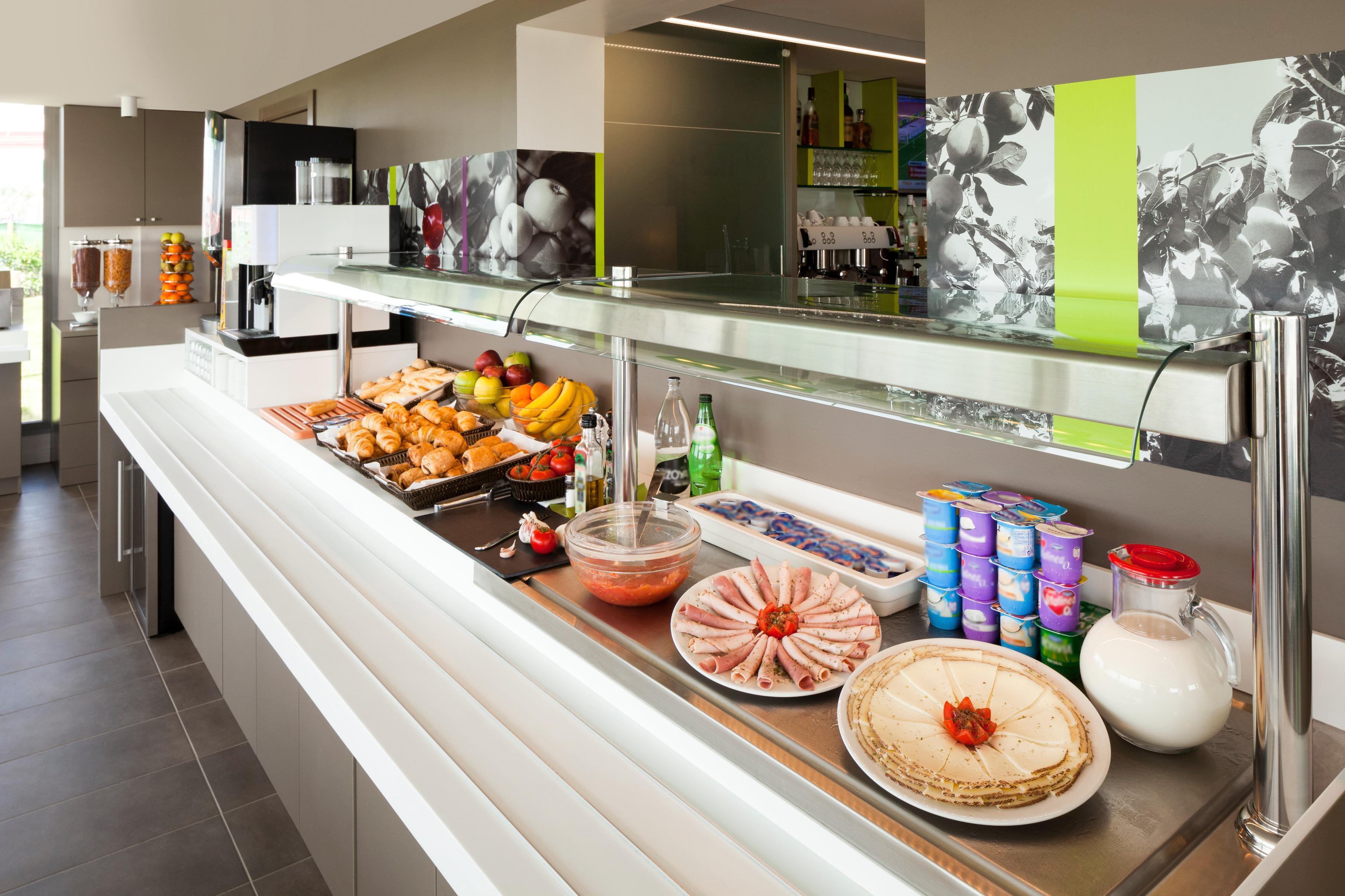 Hotel Ibis Styles Lleida Torrefarrera ภายนอก รูปภาพ