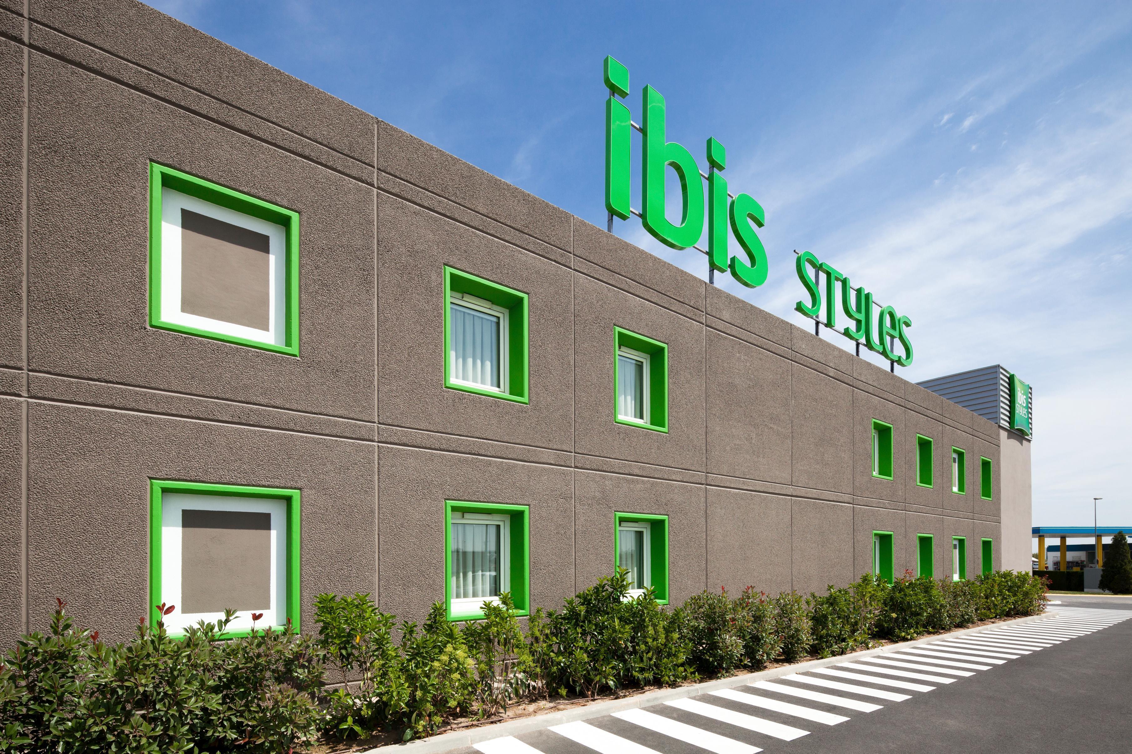 Hotel Ibis Styles Lleida Torrefarrera ภายนอก รูปภาพ