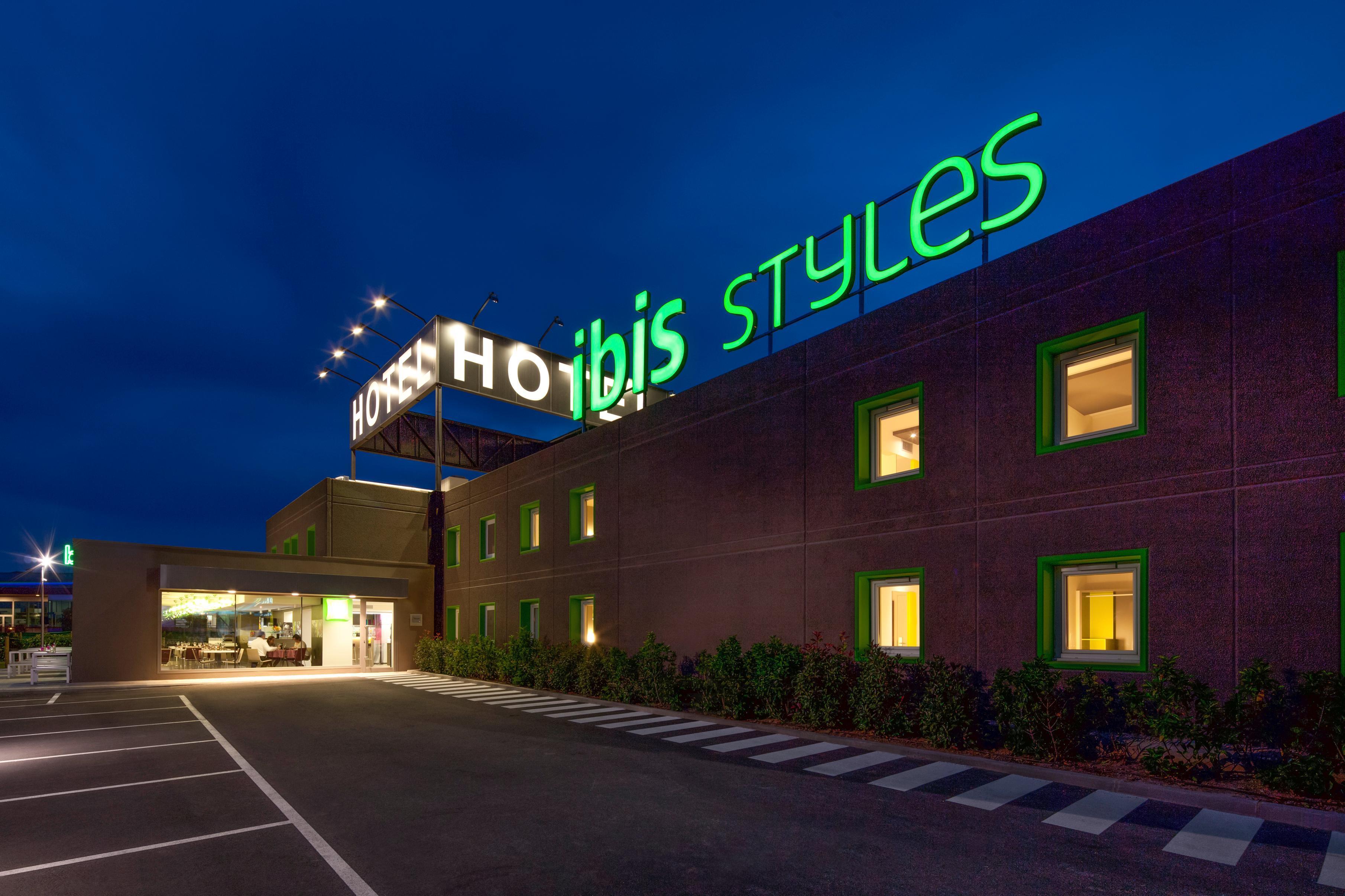 Hotel Ibis Styles Lleida Torrefarrera ภายนอก รูปภาพ