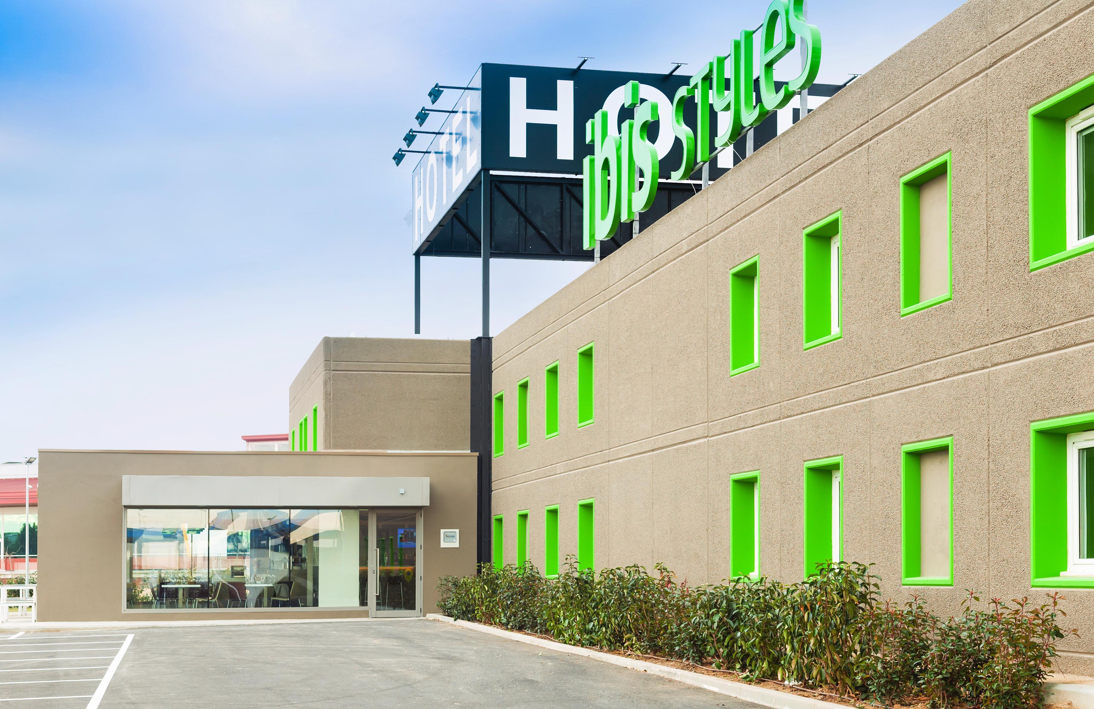 Hotel Ibis Styles Lleida Torrefarrera ภายนอก รูปภาพ