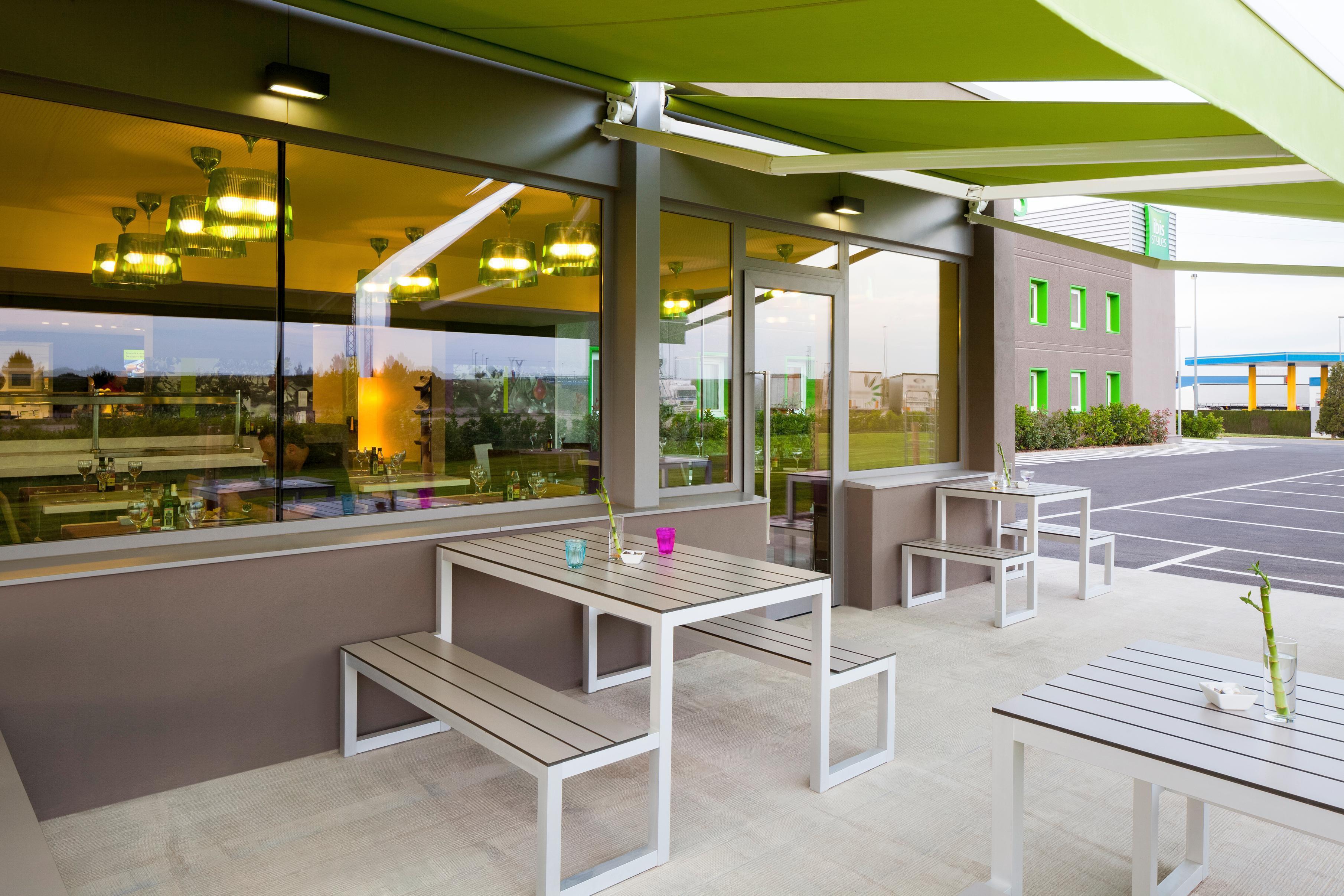 Hotel Ibis Styles Lleida Torrefarrera ภายนอก รูปภาพ