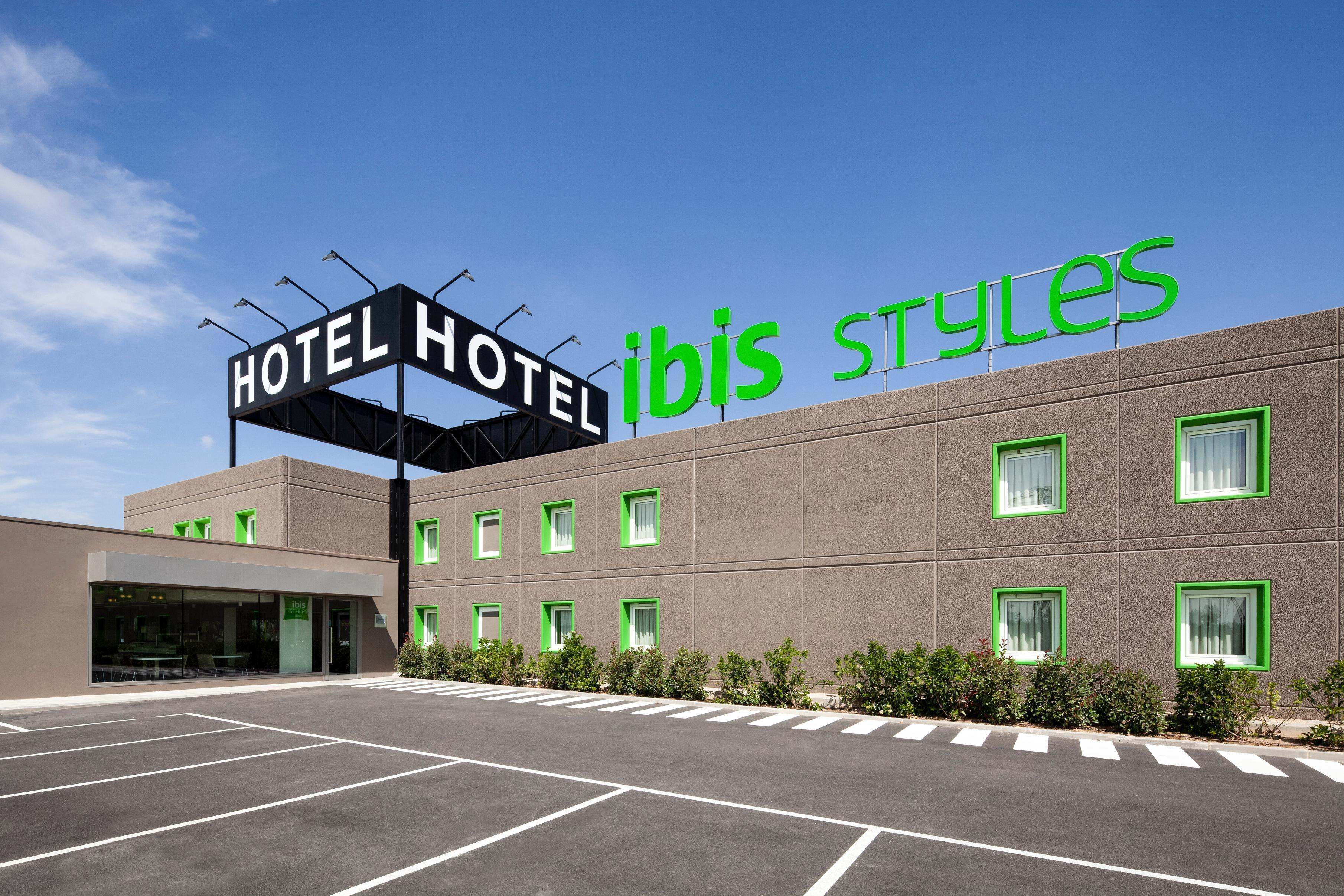 Hotel Ibis Styles Lleida Torrefarrera ภายนอก รูปภาพ