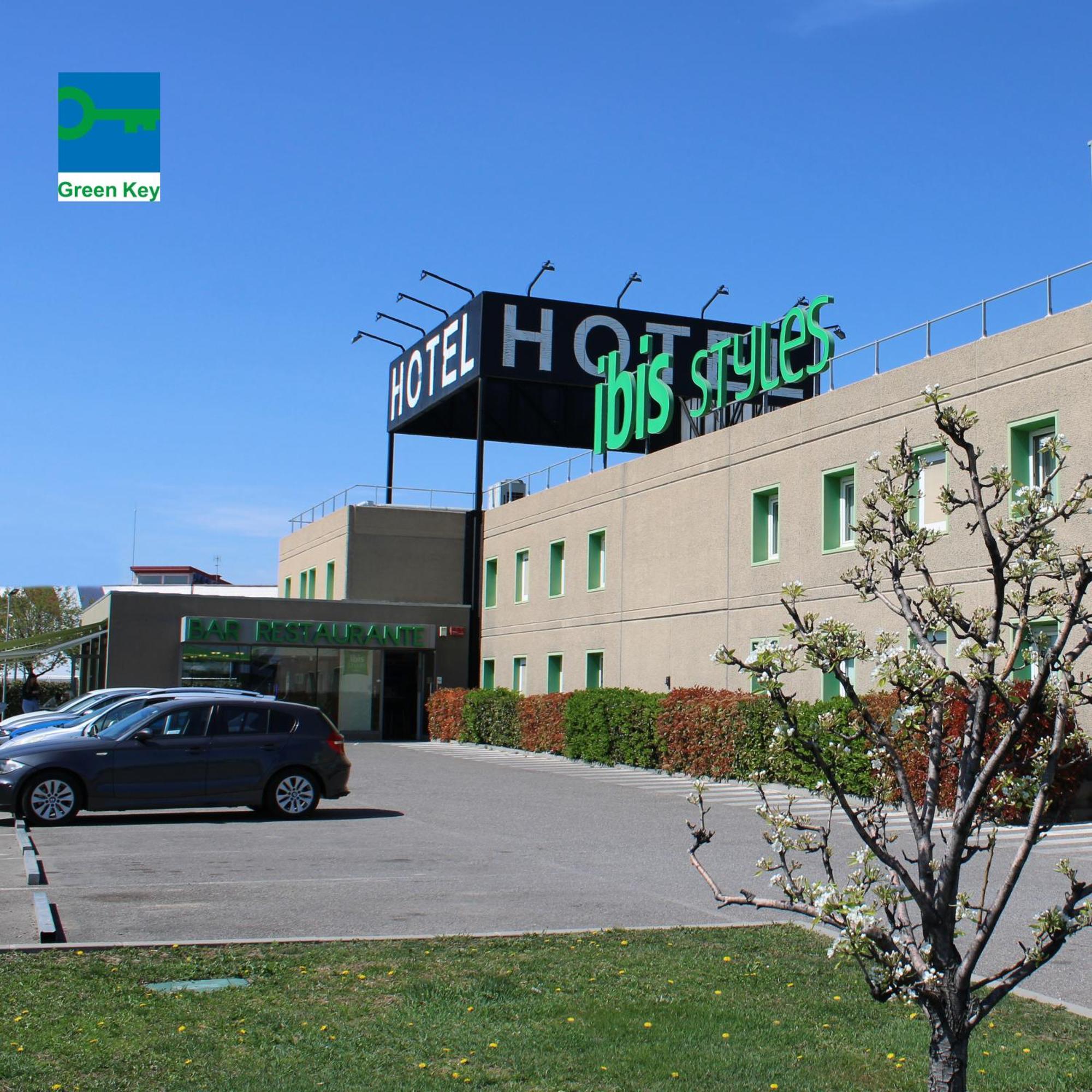 Hotel Ibis Styles Lleida Torrefarrera ภายนอก รูปภาพ