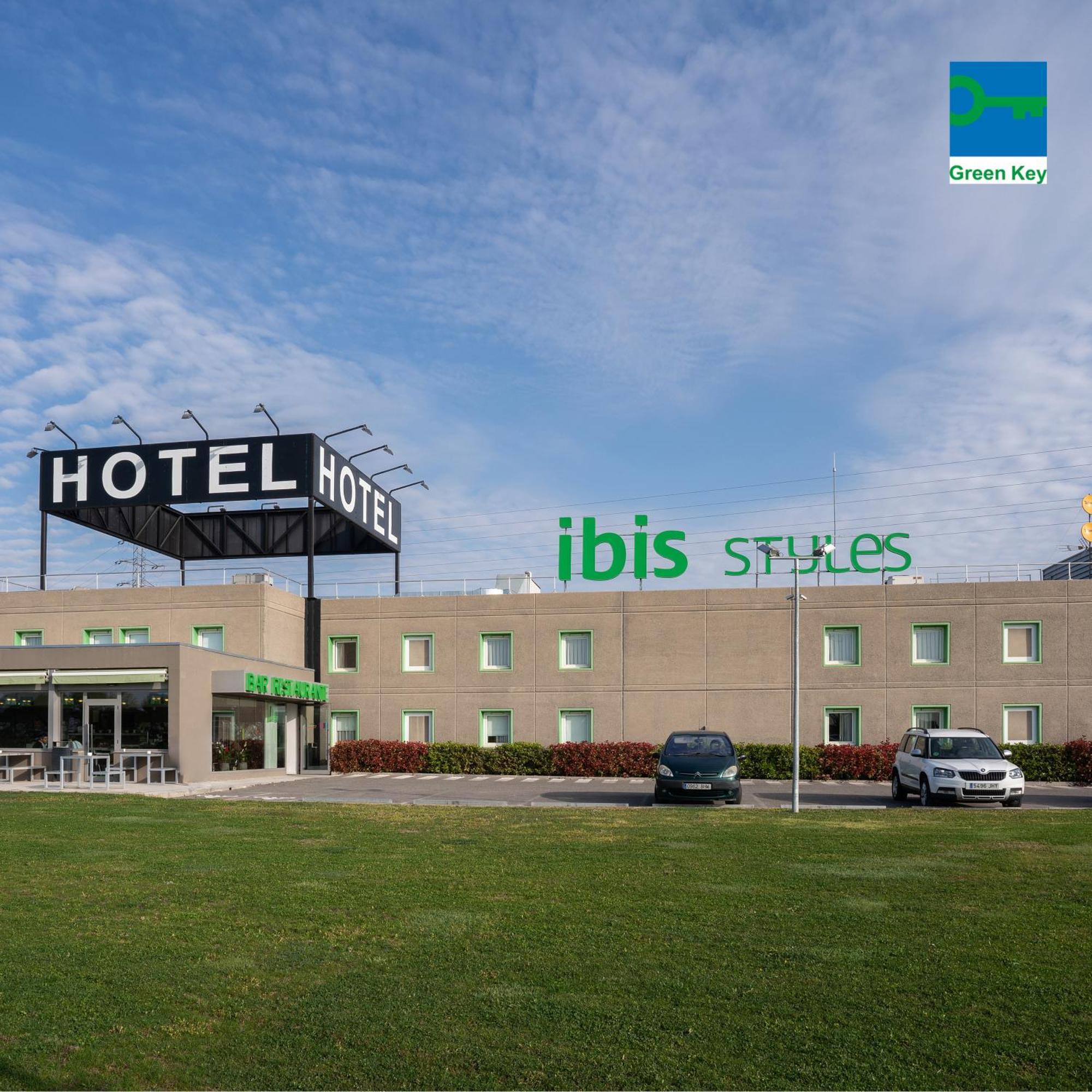 Hotel Ibis Styles Lleida Torrefarrera ภายนอก รูปภาพ